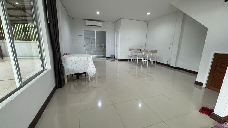 4-bed townhouse for rent, 300 sqm, 43.7 sq wah, Bang Khun Thian