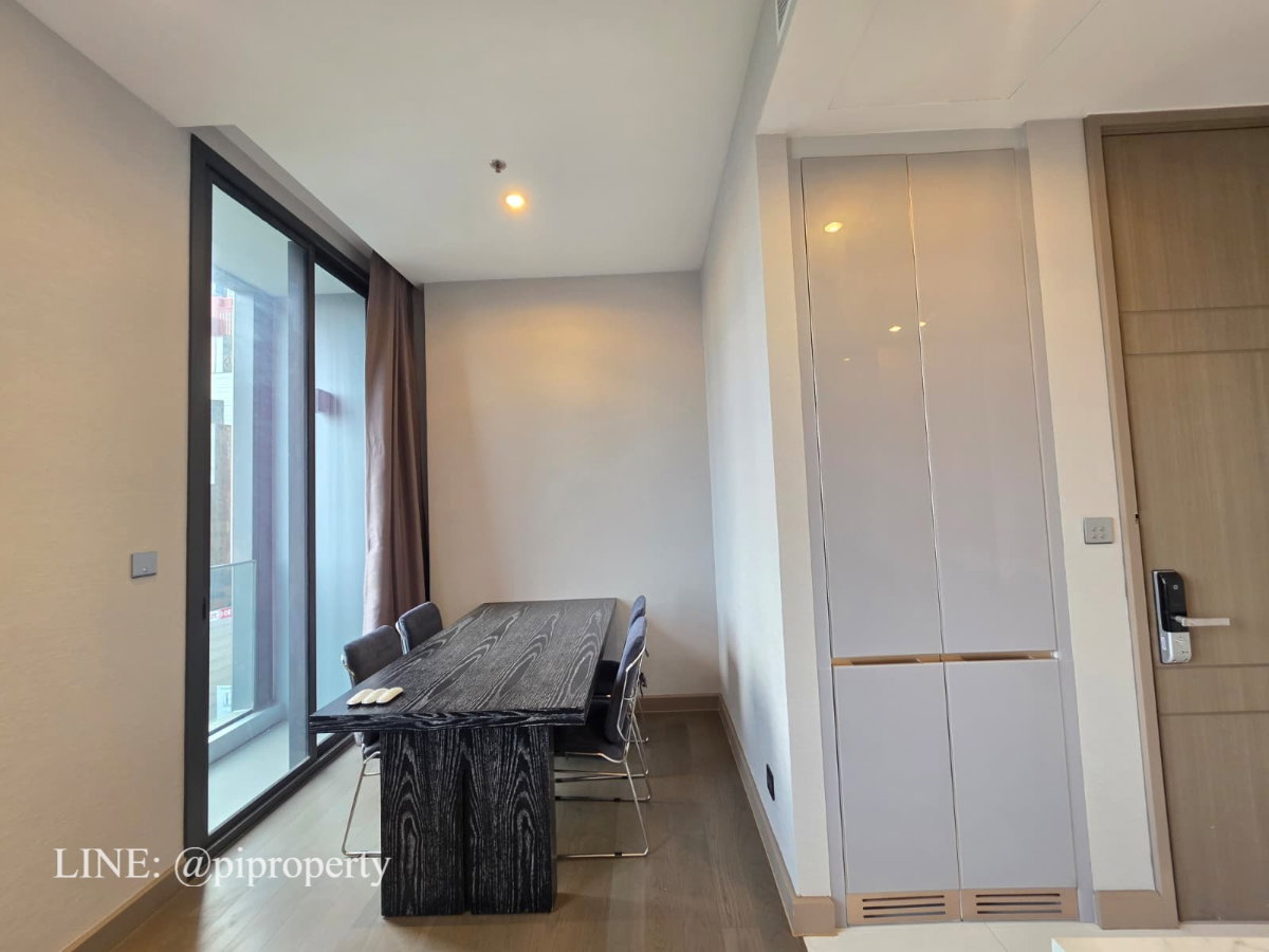picture MRT 0 meter Luxury condo 1Bed unit for rent in The Esse at Singha Complex. Fully furnished and ready to move in. - 3/31