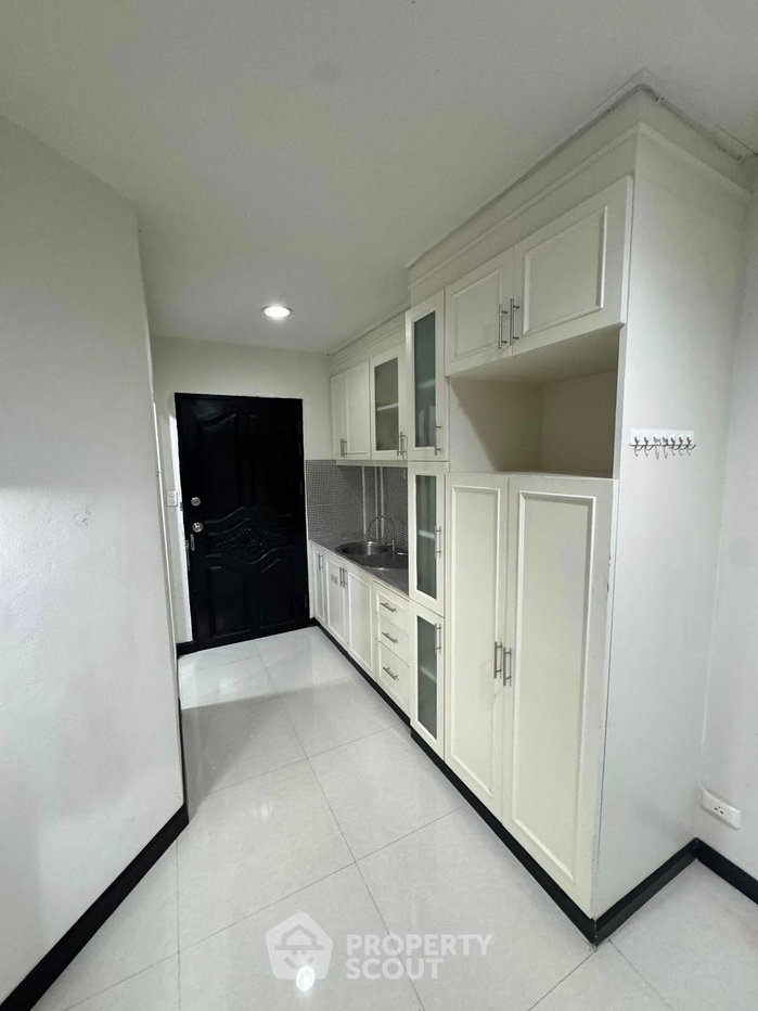 picture 2-BR Condo at Bodin Suite Home Condominium in Phlapphla (ID 2364424) - 7/12