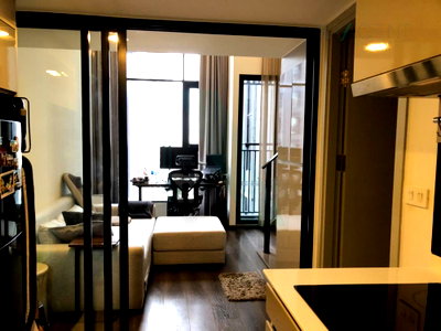 Condos for sale : For sell condo KNIGHTSBRIDGE SPACE RATCHAYOTHIN Building , Floor 22,1 bed room, Room size 37.83 sqm