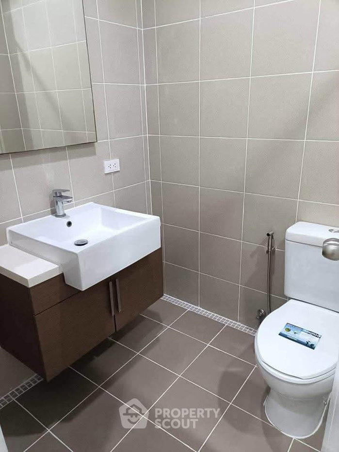 picture 1-BR Condo at Hive Sathorn near BTS Krung Thon Buri (ID 3361080) - 9/9