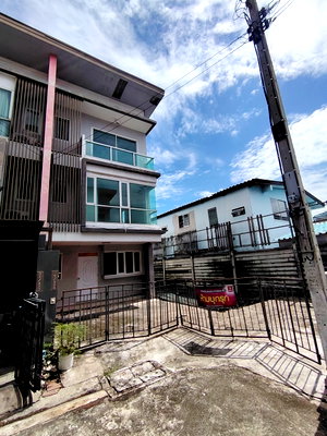 Townhouses for sale Kaset Nawamin : TOWN HOUSE 34 Sq.w. Bueng Kum Bangkok for 3.8M