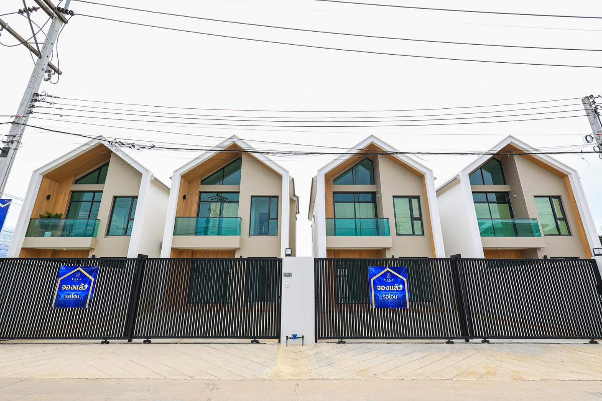 picture Spacious Nordic-Style 2-Story House for Sale | Soi Sam Phran 12, Nakhon Pathom - 3/24
