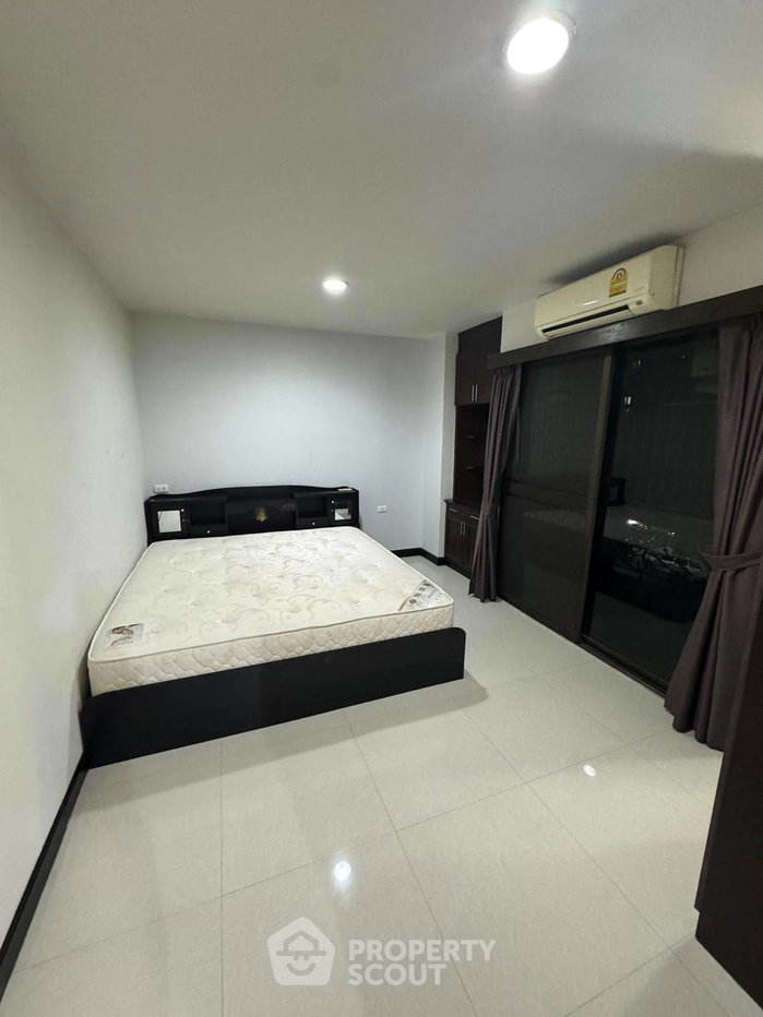 picture 2-BR Condo at Bodin Suite Home Condominium in Phlapphla (ID 2364424) - 8/12