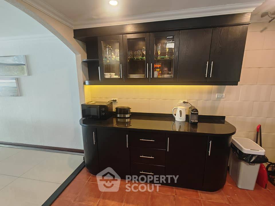 picture 2-BR Condo At Executive Residence II & IV, Phratamnak (ID 2387720) - 7/29