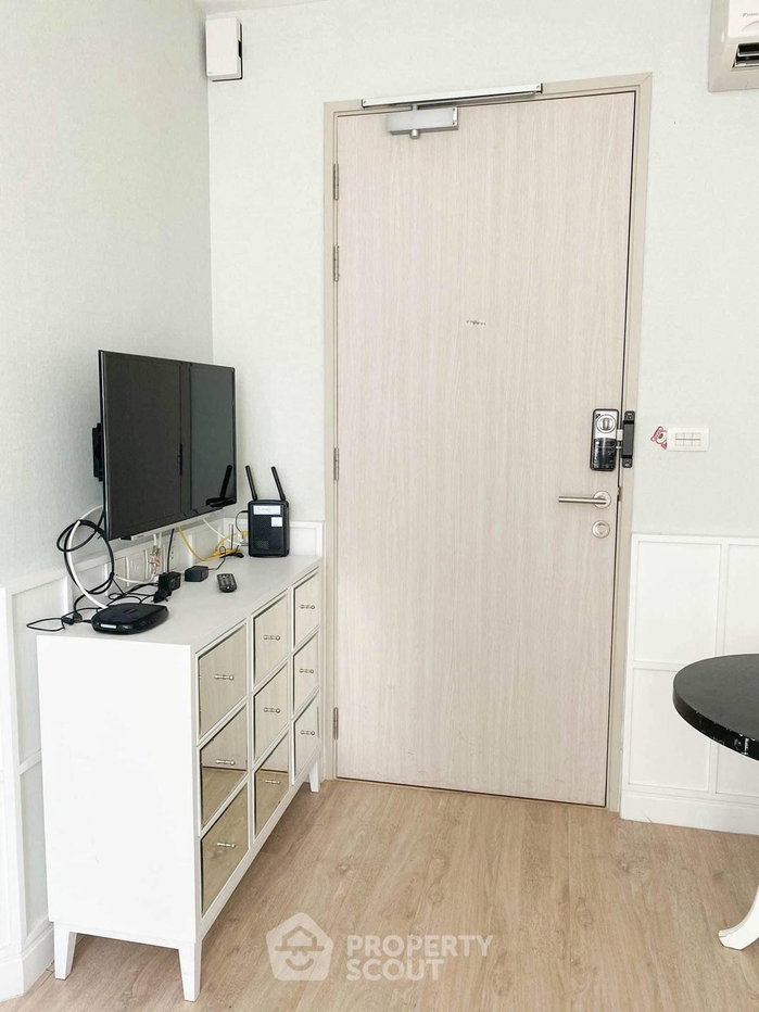 picture 1-BR Condo At Ideo Q Chula Samyan Near MRT Sam Yan (ID 1852671) - 3/12