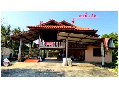 บ้านเดี่ยว สุรินทร์ : ที่ดินพร้อมสิ่งปลูกสร้าง 147.4 ตร.วา ชุมพลบุรี สุรินทร์ 945,000