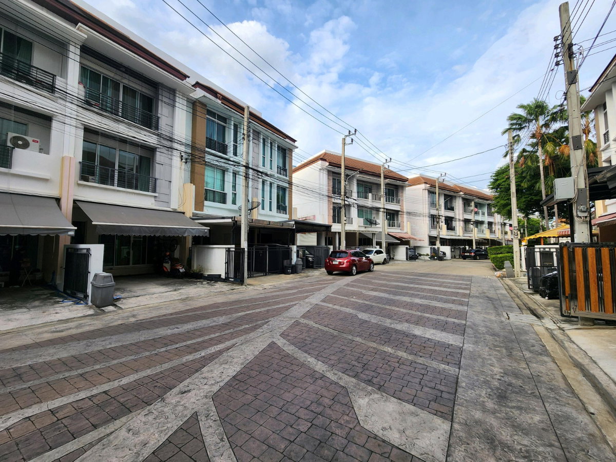 รูป ขายทาวน์โฮมแปลงมุม หลังใหญ่ 34.8ตรวา. ฟังก์ชันบ้านเดี่ยว! บ้านกลางเมือง ลาดพร้าว 101 3ห้องนอน 3ห้องน้ำ 1ห้องทำงาน 2จอด ถนนเมน ขายเพียง 5.33MB - รูปที่ 3/56