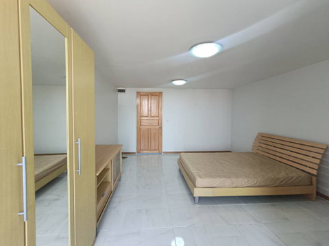 🏢 ให้เช่าคอนโด รัชดาซิตี้ คอนโดมิเนียม (Ratchada City Condo)  📍 ตึกไพลิน | ทำเลดี เดินทางสะดวก ใกล้ MRT ห้วยขวาง / สุทธิสาร