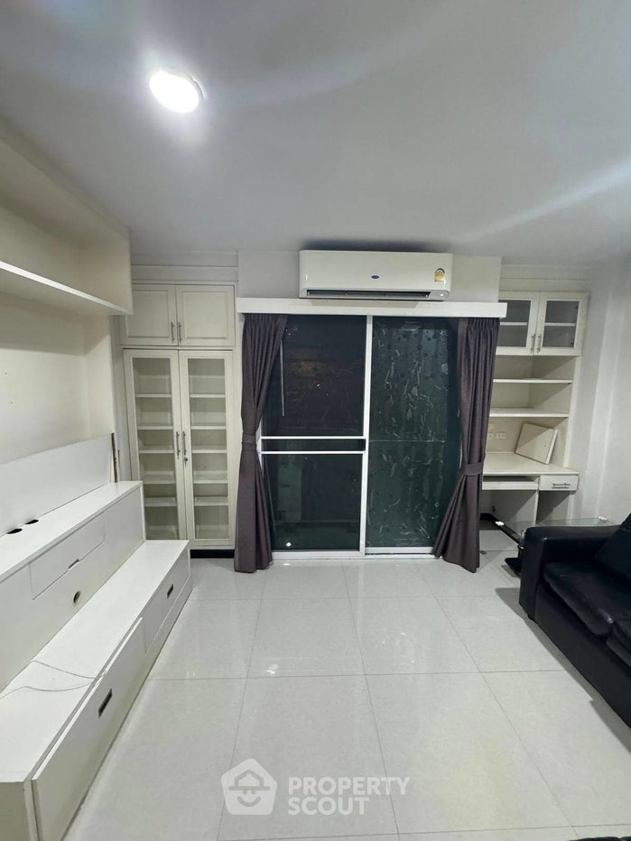 picture 2-BR Condo at Bodin Suite Home Condominium in Phlapphla (ID 2364424) - 6/12