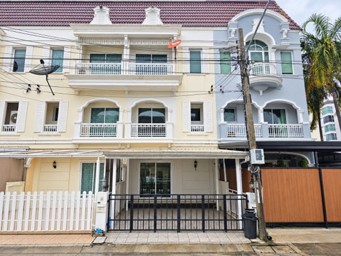Townhouse for sale : The Metro Sathorn - Kalapaphruek Village, Area 18.6 sq.wah. 3 Bedrooms, 3 Bathrooms, Fully furnished