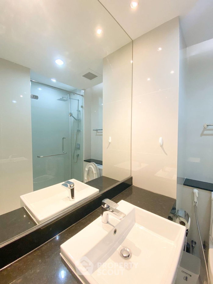 picture Pet-Friendly 2-BR Grand Langsuan Condominium Near BTS Ratchadamri (ID 1837370) - 8/10