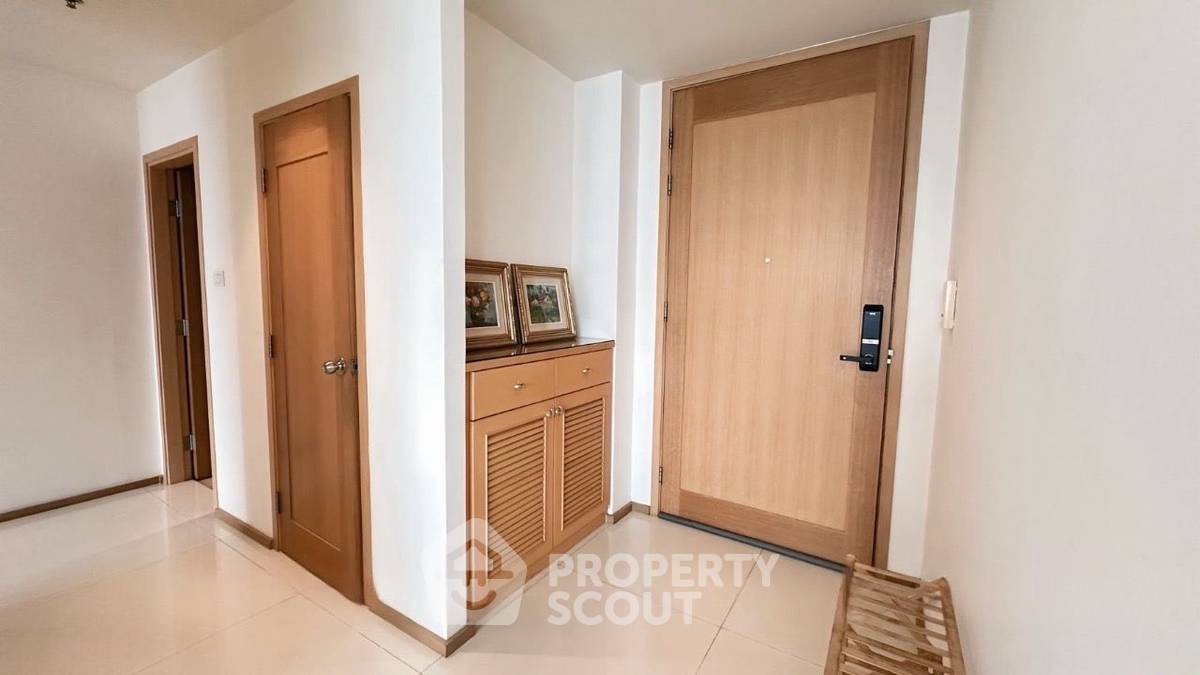 picture 3-BR Condo at The Empire Place near BTS Saint Louis (ID 1781128) - 10/15