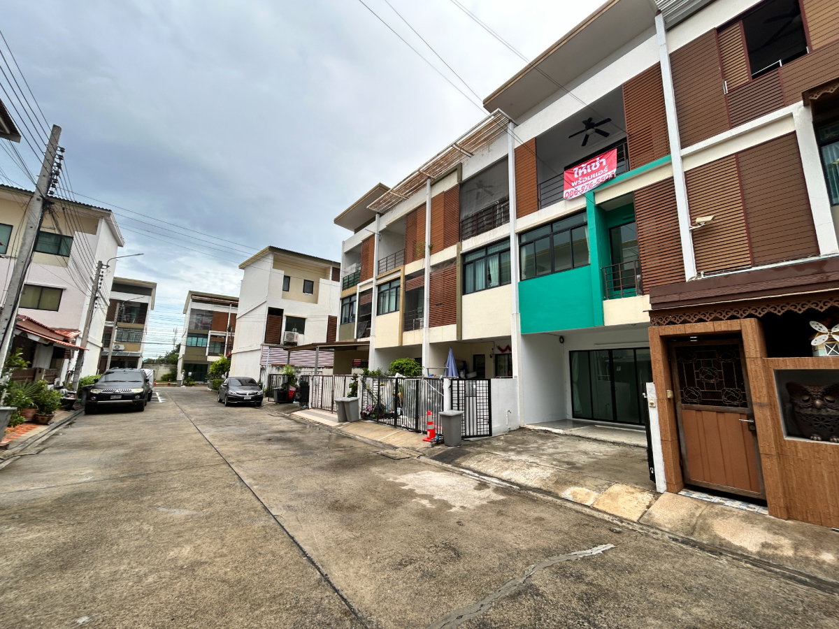 รูป ขายทาวน์โฮม3ชั้น หมู่บ้านซิกเนเจอร์ เพชรเกษม69  3ห้องนอน 3ห้องน้ำ  ราคา 2,890,0000บาท - รูปที่ 8/12