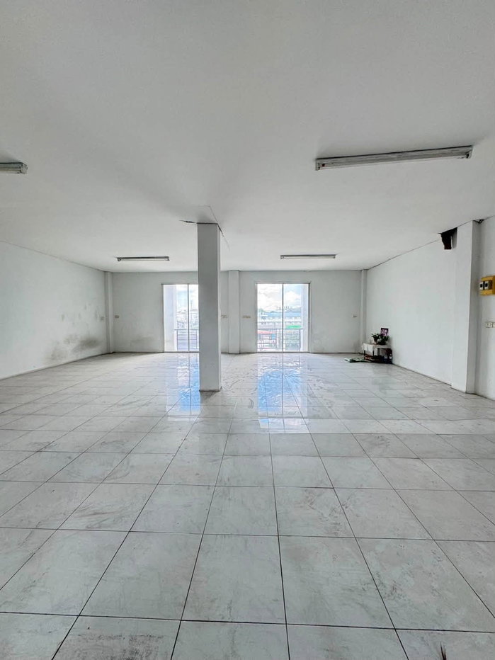 รูป ให้เช่าอาคารพาณิชย์ 2 คูหา 3 ชั้น เครือสหพัฒน์ ศรีราชา - รูปที่ 21/23