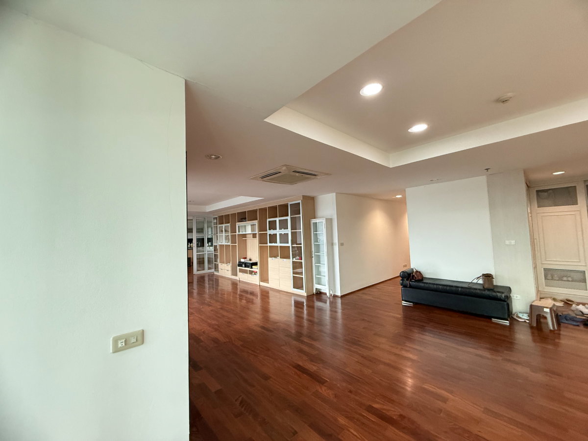 picture ✨ URBANA LANGSUAN | Spacious 3-Bed City Residence ✨  🐕 Pet-Friendly – Small Dogs Welcome! - 14/30