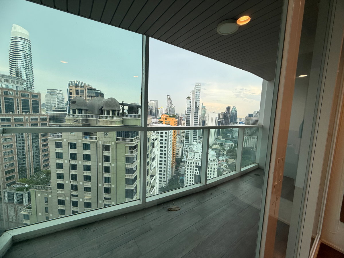 picture ✨ URBANA LANGSUAN | Spacious 3-Bed City Residence ✨  🐕 Pet-Friendly – Small Dogs Welcome! - 4/30