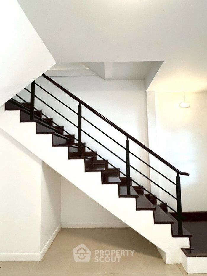 รูป บ้าน 6-ห้องนอน ใน ปากเกร็ด (ID 3359227) - รูปที่ 2/10
