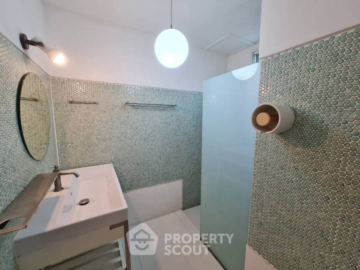 รูป คอนโด 2 ห้องนอน Asoke Place ชั้น 14 ใกล้ MRT สุขุมวิท (ID 3361270) - รูปที่ 11/13