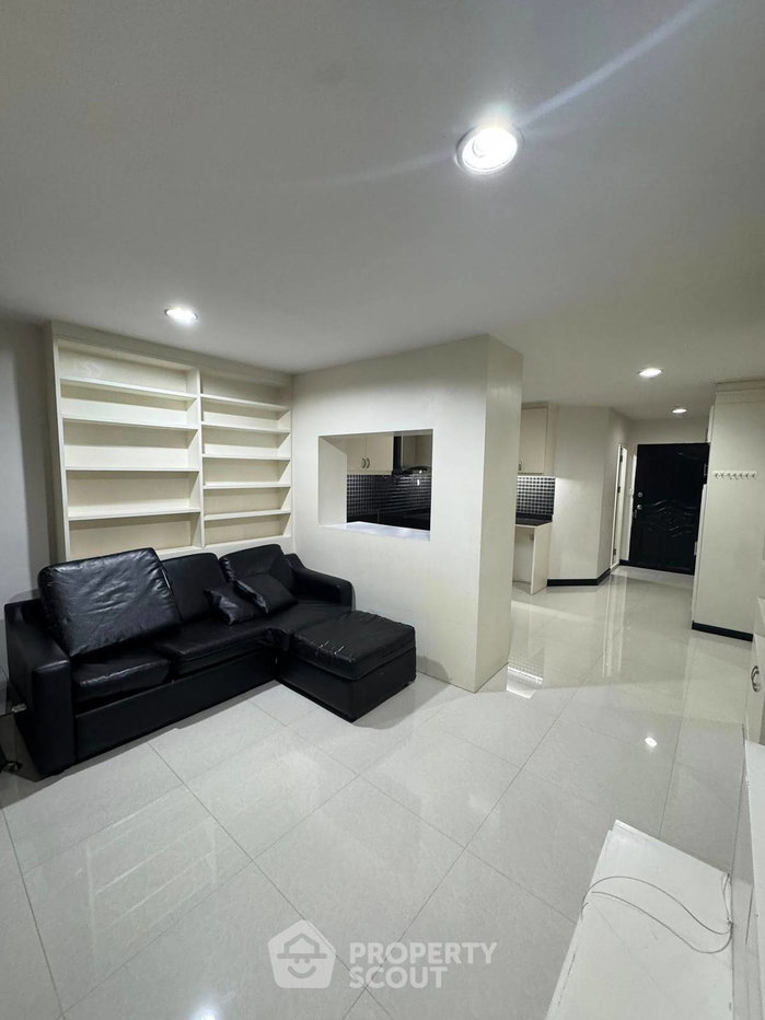 picture 2-BR Condo at Bodin Suite Home Condominium in Phlapphla (ID 2364424) - 9/12