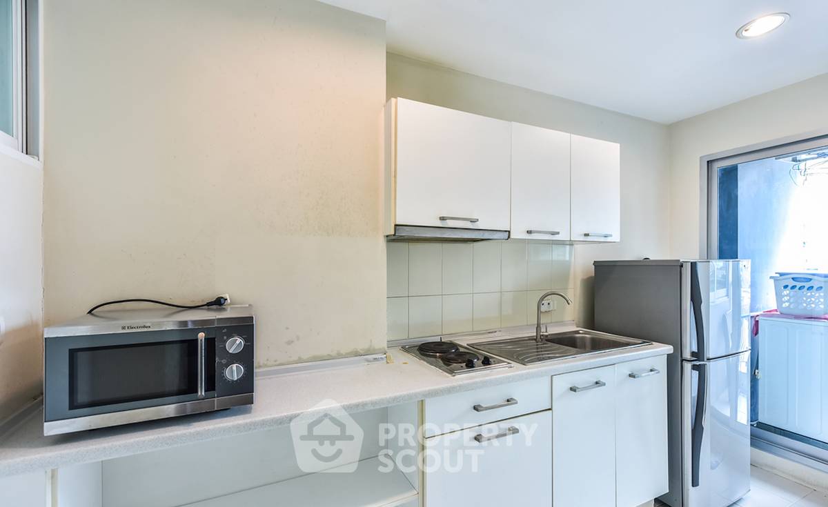 picture 100m To BTS Saint Louis | 1-BR Life @ Sathorn 10 (ID 1822120) - 3/6