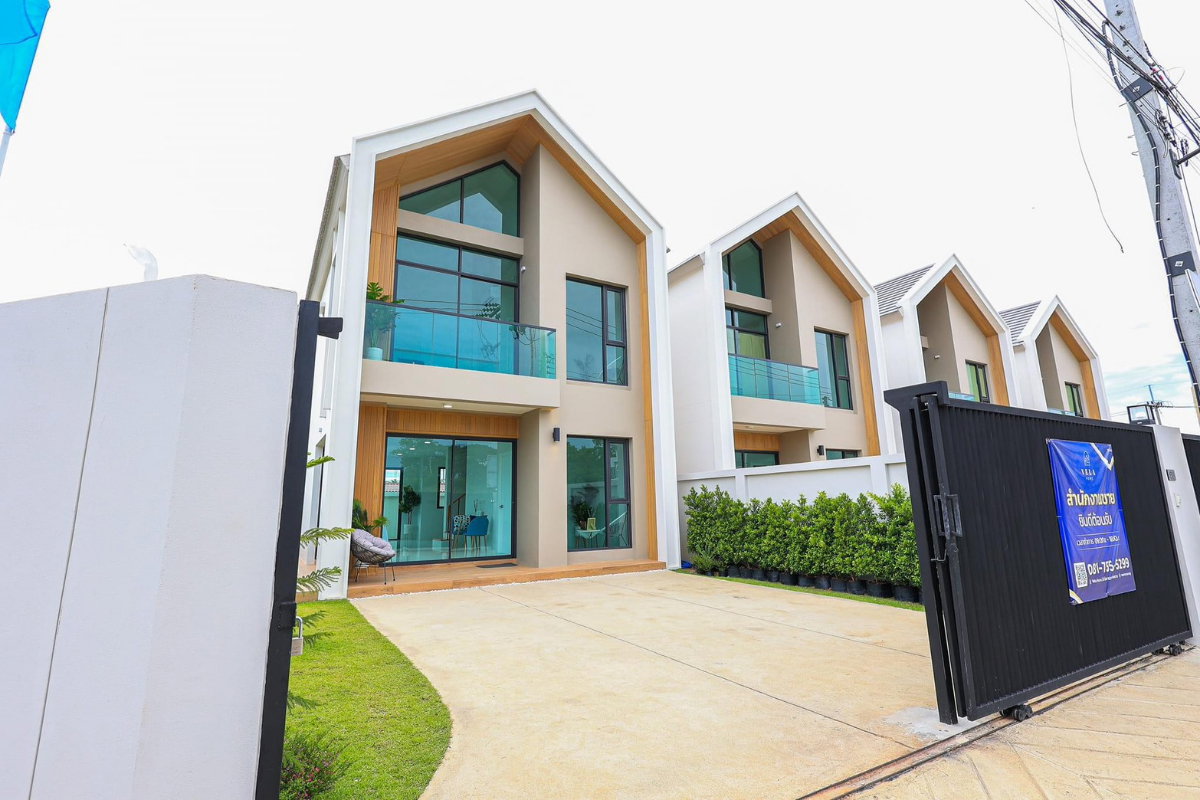 picture Spacious Nordic-Style 2-Story House for Sale | Soi Sam Phran 12, Nakhon Pathom - 4/24