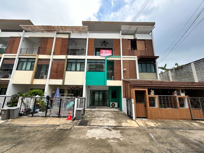 ขายทาวน์โฮม 3 ห้องนอน 18.5 ตร.ว. ซิกเนเจอร์ เพชรเกษม 69