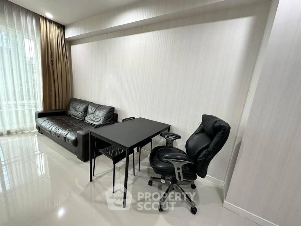 picture 1-BR Condo At Circle Condominium Near MRT Phetchaburi (ID 1737200) - 2/5