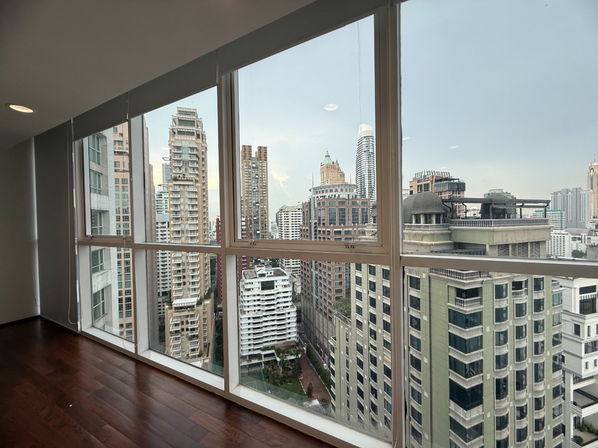 picture ✨ URBANA LANGSUAN | Spacious 3-Bed City Residence ✨  🐕 Pet-Friendly – Small Dogs Welcome! - 9/30