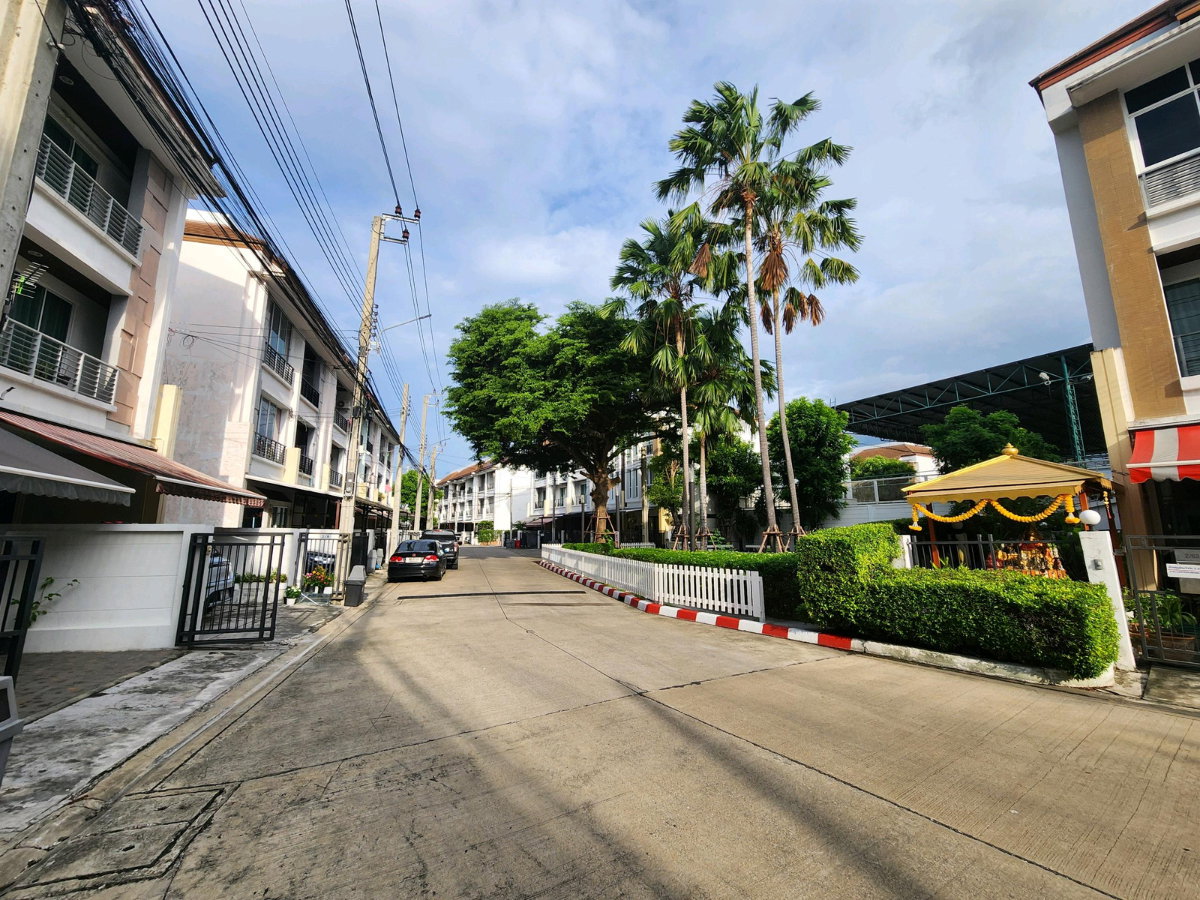 รูป ขายทาวน์โฮมแปลงมุม หลังใหญ่ 34.8ตรวา. ฟังก์ชันบ้านเดี่ยว! บ้านกลางเมือง ลาดพร้าว 101 3ห้องนอน 3ห้องน้ำ 1ห้องทำงาน 2จอด ถนนเมน ขายเพียง 5.33MB - รูปที่ 56/56