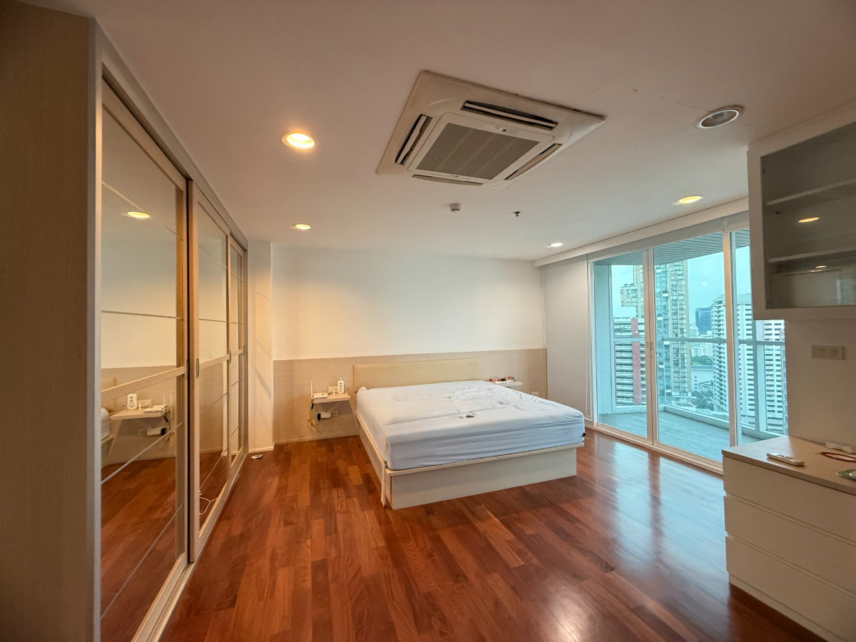 picture ✨ URBANA LANGSUAN | Spacious 3-Bed City Residence ✨  🐕 Pet-Friendly – Small Dogs Welcome! - 26/30