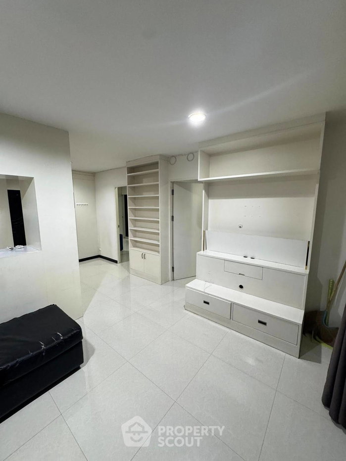 picture 2-BR Condo at Bodin Suite Home Condominium in Phlapphla (ID 2364424) - 11/12