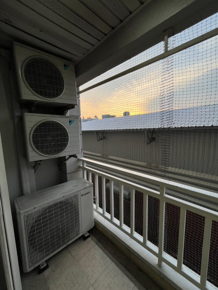 picture 2 bedrooms type near MRT yellow line / Line : @966veldg - 25/26