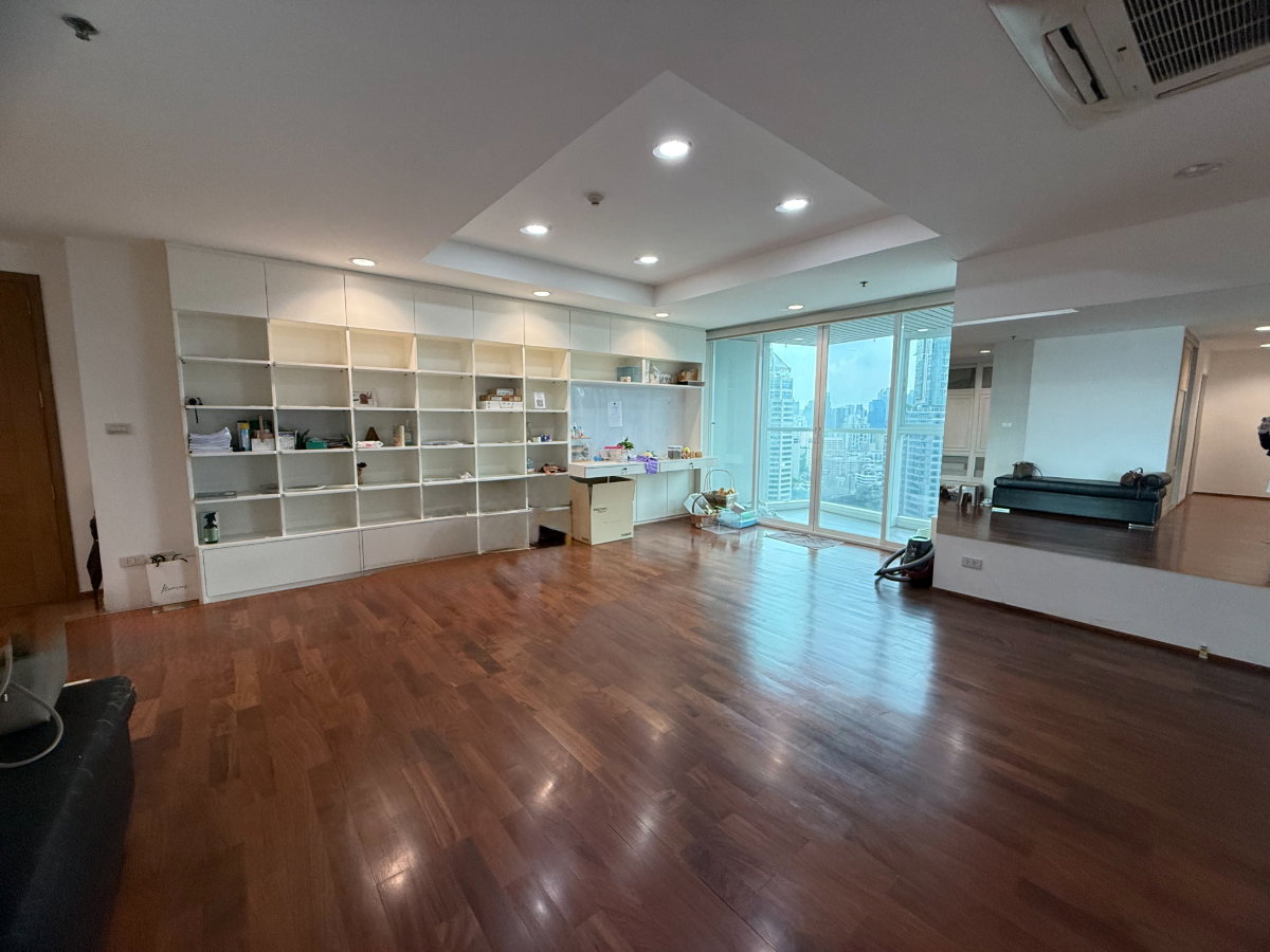 picture ✨ URBANA LANGSUAN | Spacious 3-Bed City Residence ✨  🐕 Pet-Friendly – Small Dogs Welcome! - 19/30