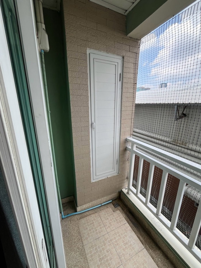 picture 2 bedrooms type near MRT yellow line / Line : @966veldg - 14/17