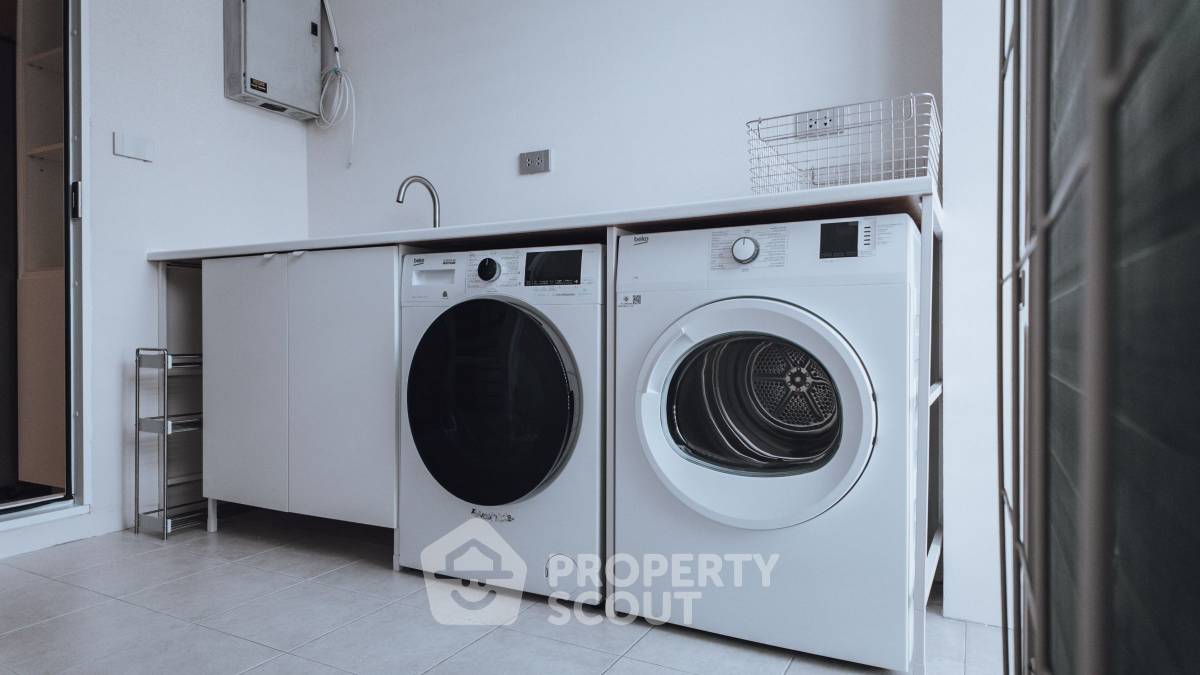 picture 2-BR Condo at Supreme Elegance Condominium in Thung Maha Mek (ID 1540015) - 8/43