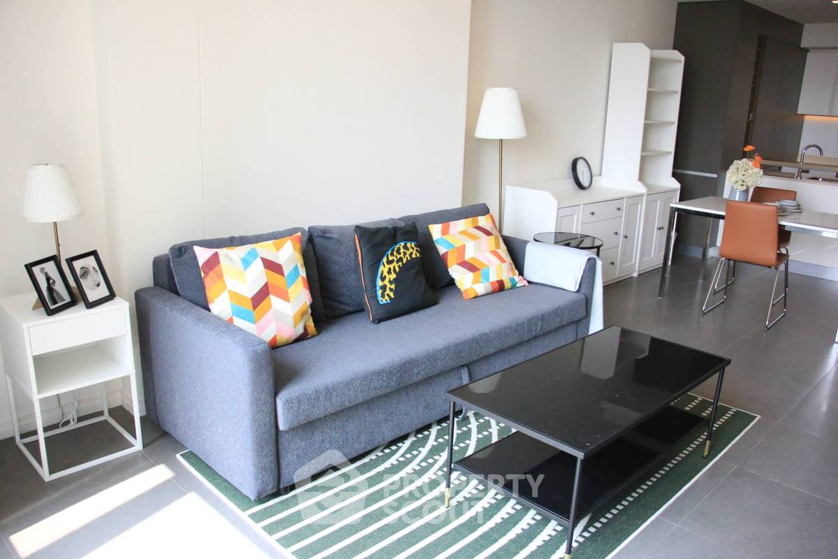 picture Spacious 1-BR 69 Sqm At The River Condominium Near BTS Saphan Taksin (ID 1494274) - 2/5