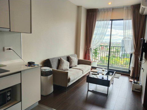 C Ekkamai 1ห้องนอน วิวทิศเหนือ พร้อมเฟอร์นิเจอร์และเครื่องใช้ไฟฟ้า พร้อมเข้าอยู่