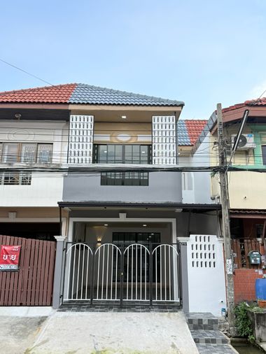 ขายทาวน์โฮม 4 ห้องนอน 88 ตร.ม. 22.2 ตร.ว. รุ่งกิจ วิลล่า 11