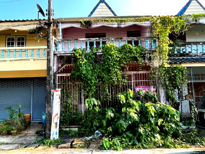 ทาวน์โฮม เมืองชุมพร ชุมพร : ที่ดินพร้อมสิ่งปลูกสร้าง 18.7 ตร.วา เมืองชุมพร ชุมพร 713,000