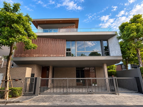 Luxury house for sale at Artale Phatthanakan–Thong Lo (71 sq. wah), 5 bedrooms, 6 bathrooms; located 3.5 km from Thong Lo.