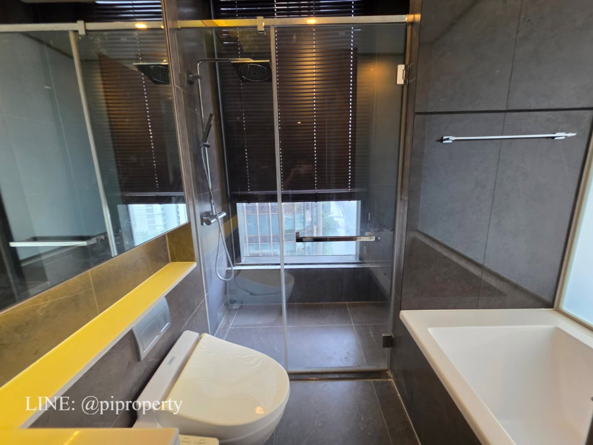 picture MRT 0 meter Luxury condo 1Bed unit for rent in The Esse at Singha Complex. Fully furnished and ready to move in. - 9/31