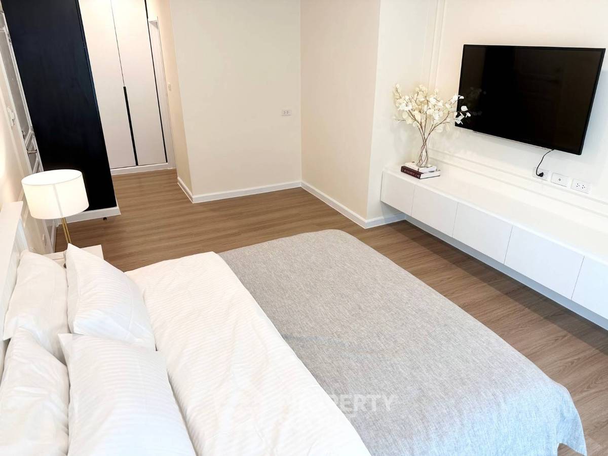 picture 16th-Floor 3-BR Grand Langsuan Condominium Near BTS Ratchadamri (ID 2069937) - 17/17