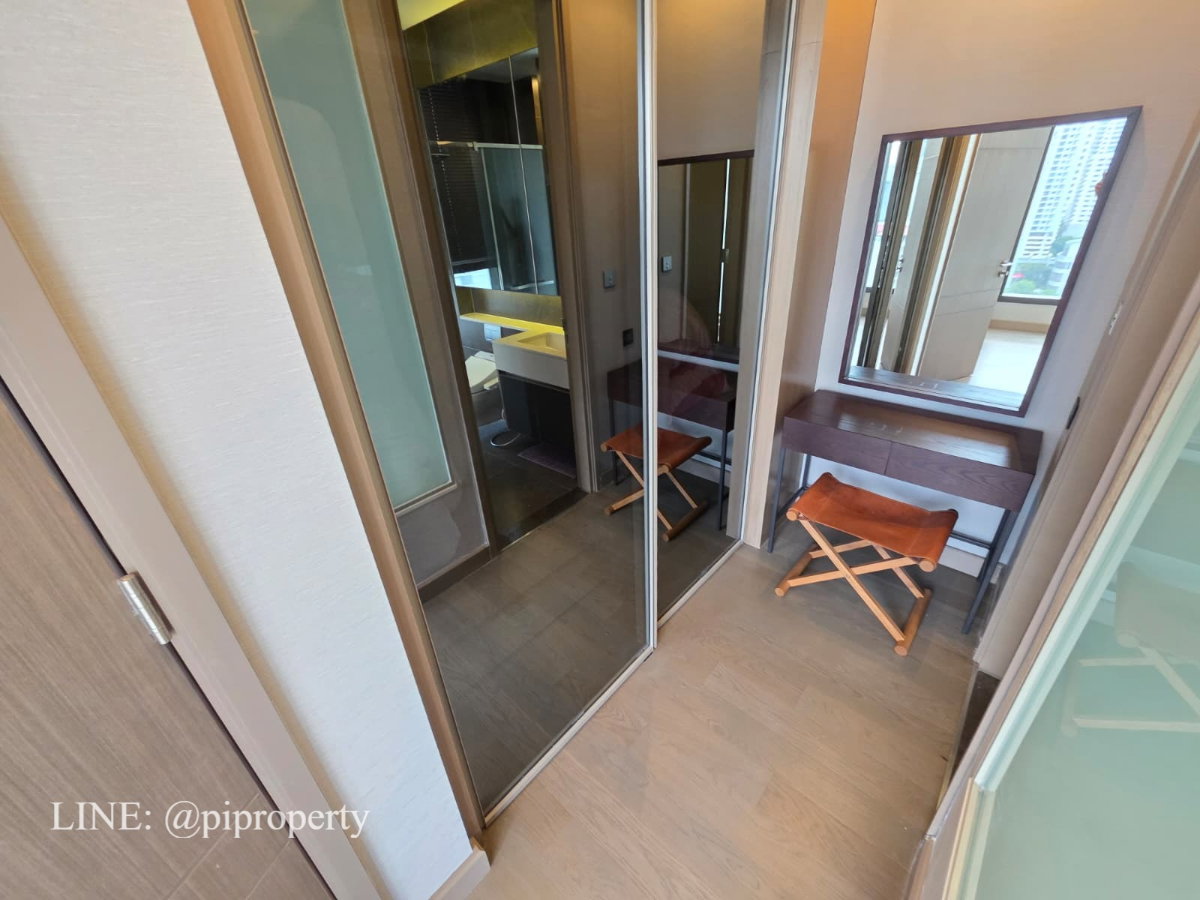 picture MRT 0 meter Luxury condo 1Bed unit for rent in The Esse at Singha Complex. Fully furnished and ready to move in. - 8/31