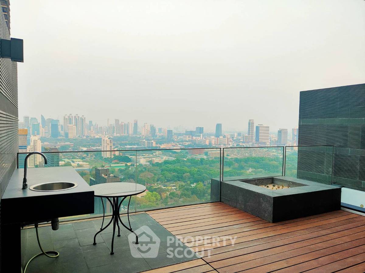 picture 2-BR Condo at 185 Rajadamri near BTS Ratchadamri (ID 514248) - 10/15