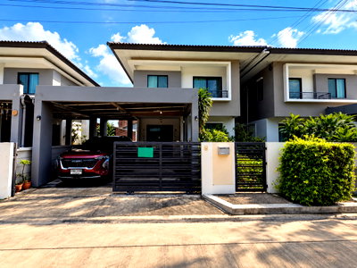 เช่าบ้านแฝด ถนนหทัยราษฎร์ : 🏡 ปล่อยเช่าบ้านแฝดสไตล์โมเดิร์น ทำเลดี พร้อมอยู่ ใกล้รถไฟฟ้า!  โครงการอารียา โคโม่ วงแหวน-รามอินทรา |
