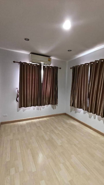 picture Rare Garden-Side Corner Unit! Semi-Detached Feel, Parking for 3 Cars | The Connect 25 Pracha Uthit 27 - 15/38