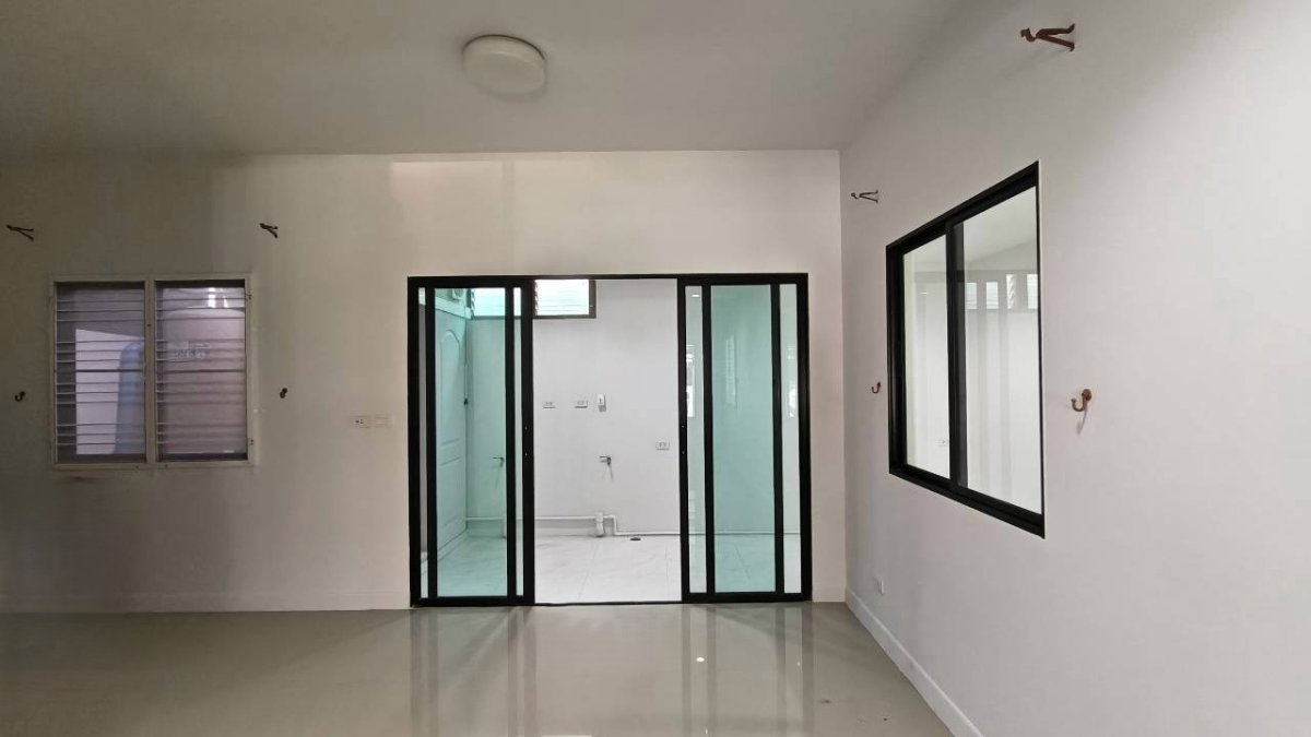 picture Rare Garden-Side Corner Unit! Semi-Detached Feel, Parking for 3 Cars | The Connect 25 Pracha Uthit 27 - 38/38