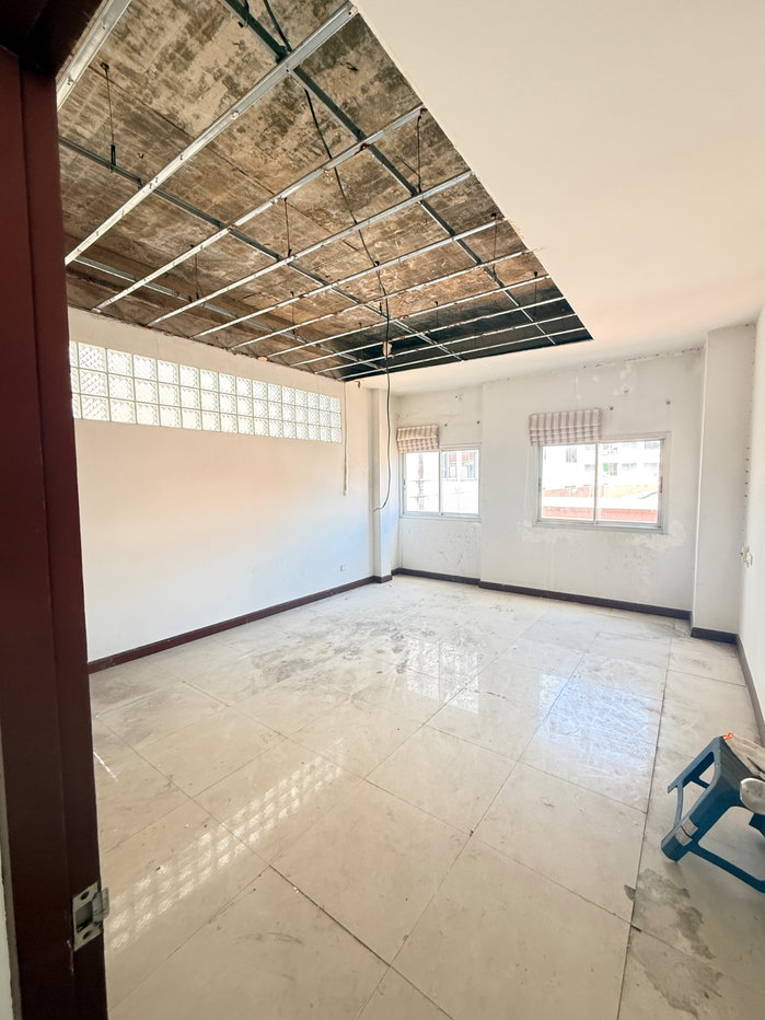 picture FOR SALE: Prime Land with Buildings in Thepharak – 109 Sq. Wah - 11/18
