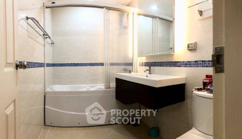 picture 2-BR Condo at KRAAM Sukhumvit 26 near BTS Phrom Phong (ID 2835401) - 4/8